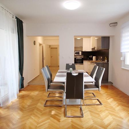 Arena Apartment With 3 Bedrooms In The City Center Pula Eksteriør billede