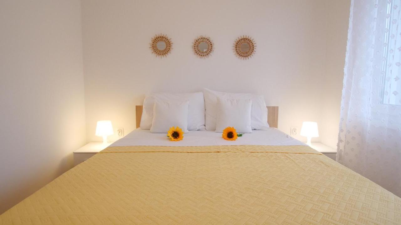 Arena Apartment With 3 Bedrooms In The City Center Pula Eksteriør billede