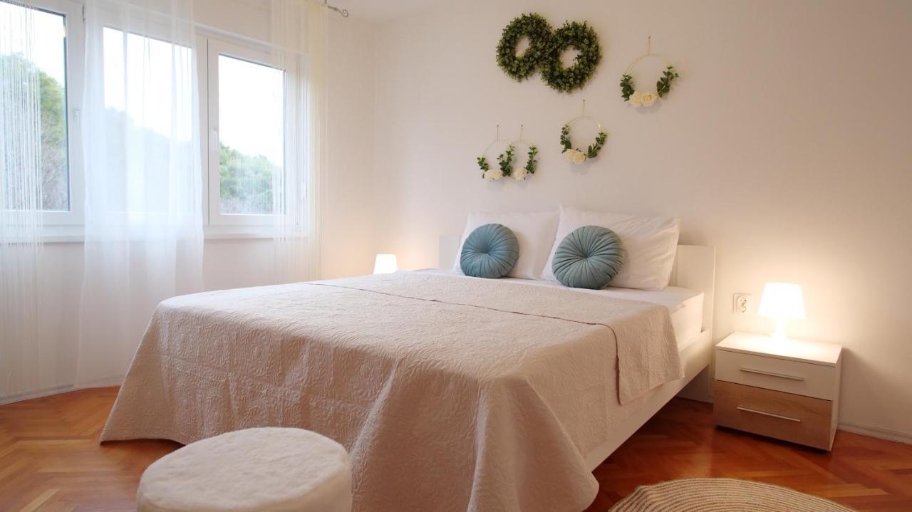 Arena Apartment With 3 Bedrooms In The City Center Pula Eksteriør billede