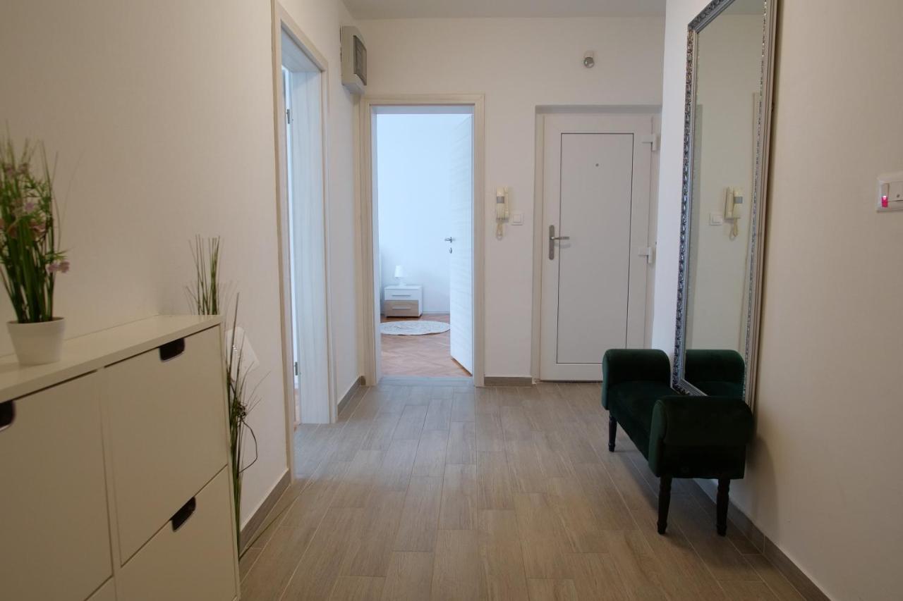 Arena Apartment With 3 Bedrooms In The City Center Pula Eksteriør billede